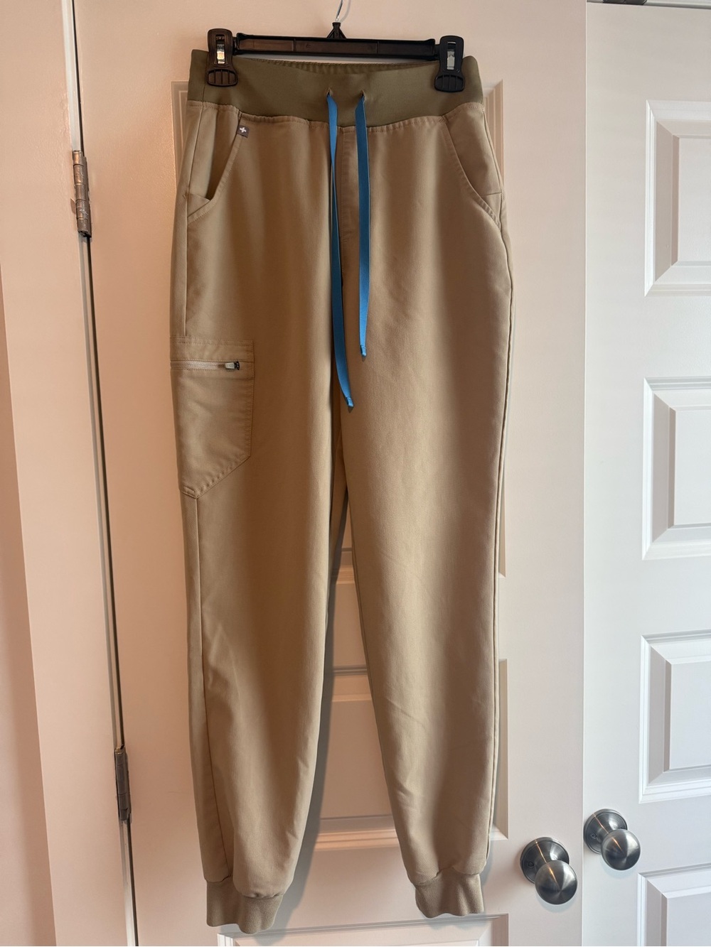 Women’s Figs Zamora jogger pants